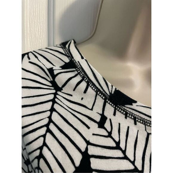 Raefella Black and White Palm Cardigan. Size Medium - Picture 6 of 6
